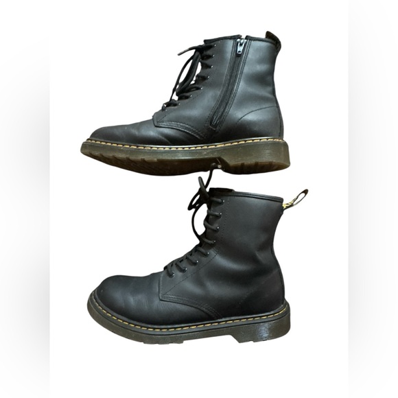 Dr. Martens Black Leather Lace-Up Boots Mens Size 6 or Womens Size 7 Equivalent main image 4